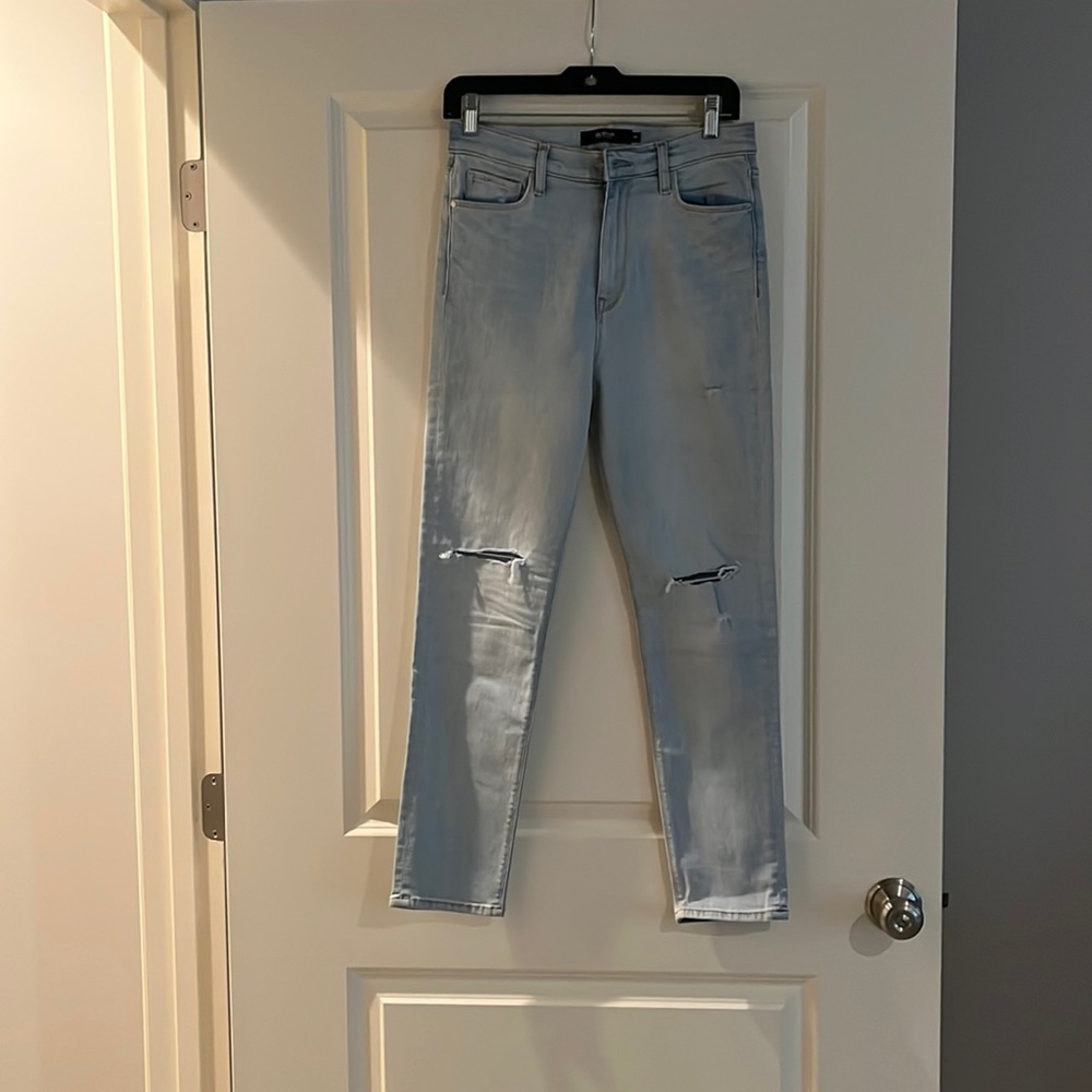 Hudson, NWT, light denim jeans, size 28, factory distressed